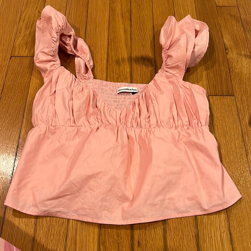 Woman’s pink Abercrombie and Fitch tank!!